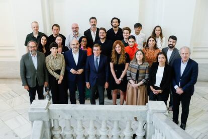 El alcalde José Luis Martínez Almeida, este miércoles junto con algunos de los organizadores y ganadores de los III Premios Ondas Globales del Podcast.