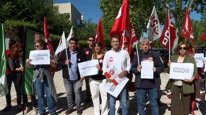 FSIE, UGT, USO y CCOO han iniciado este martes una serie de concentraciones públicas para "visualizar la injusticia" que la Consejería de Educación, Cultura y Deportes está cometiendo con la enseñanza concertada en la región.