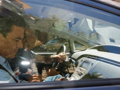 Pedro Sánchez a la salida de la sede del PSOE en Ferraz tras la reunión de la ejecutiva.