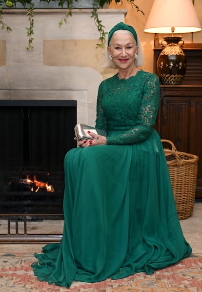 Este febrero, la actriz acudió a la celebración de las relaciones anglo-italianas organizada por el rey Carlos y la reina Camilla a través de la King's Foundation. Su vestido de chantilly y seda era una creación de Dolce &Gabbana.
