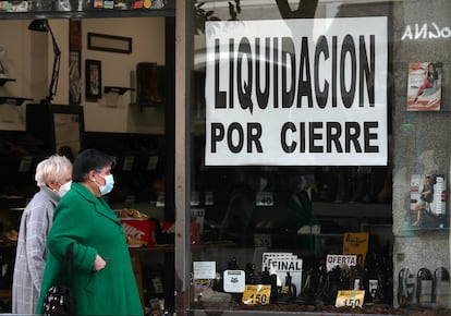 Una tienda con el cartel de liquidación, a finales de enero en el centro de Madrid.