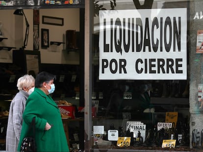 Una tienda con el cartel de liquidación, a finales de enero en el centro de Madrid.