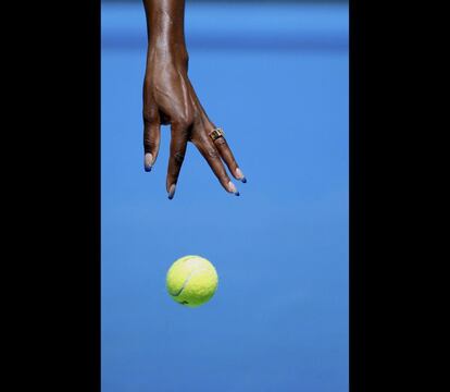 Estilo pessoal no esmalte da tenista norte-americana Venus Williams durante o partido contra a russa Ekaterina Makarova no Open da Austrália, celebrado em Melbourne dia 13 de janeiro de 2014.