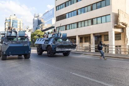 Militares y policías libaneses se despliegan en el centro de Beirut tras enfrentamientos con jóvenes seguidores de los partidos de Amal y Hezbolá.