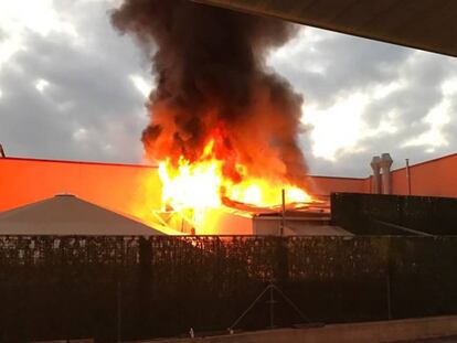 Incendio en el club Paradise de La Jonquera (Girona).