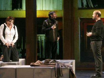 Arantxa Aranguren, Juan Codina y Javier Cámara en <i>La realidad,</i> de Tom Stoppard.