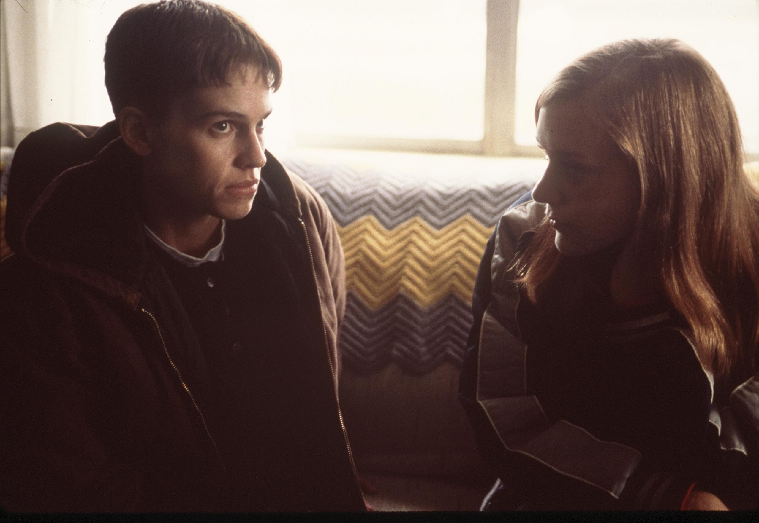 Hilary Swank y Chloë Sevigny, en 'Boys Don't Cry'.