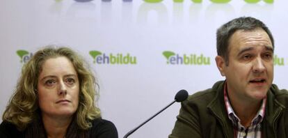 Unai Ziarreta y Ainhoa Beola, durante la rueda de prensa que han ofrecido hoy en San Sebastián.