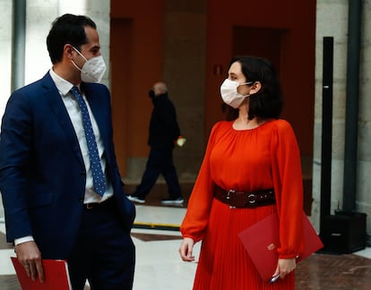 Madrid deputy premier Ignacio Aguado (l) and Madrid premier Isabel Díaz Ayuso. 