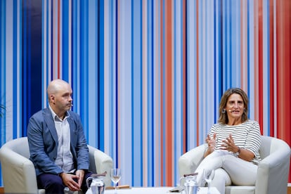 La vicepresidenta tercera en funciones, Teresa Ribera, y el portavoz de Aemet, Rubén del Campo, presentan el resumen del verano y el avance del otoño, este jueves en Madrid.
