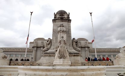 Estátua de Colón em Washington, em frente à estação ferroviária Union Station.