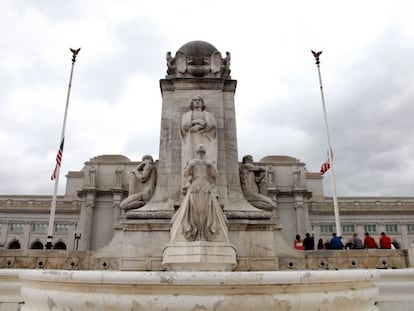 Estátua de Colón em Washington, em frente à estação ferroviária Union Station.