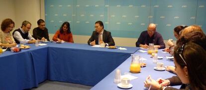 El secretario general del PP, Serafín Castellano, en un desayuno con periodistas.