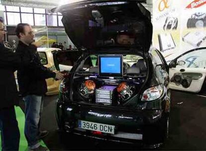 Uno de los coches que se muestran en la feria del <i>tunning</i> en el Pabellón de Cristal de la Casa de Campo.