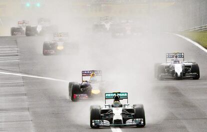 Nico Rosberg, de Mercedes AMG, en primer plano durante la carrera del Gran Premio de Hungría, en el circuito de Hungaroring.