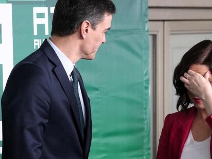 El presidente del Gobierno, Pedro Sánchez, y la presidenta madrileña, Isabel Díaz Ayuso, en la clausura de la asamblea de trabajadores autónomos el pasado 9 de marzo.