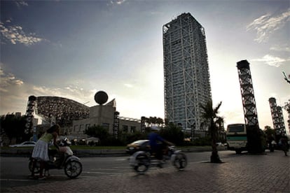 El hotel Arts de Barcelona, ubicado frente al Puerto Olímpico.