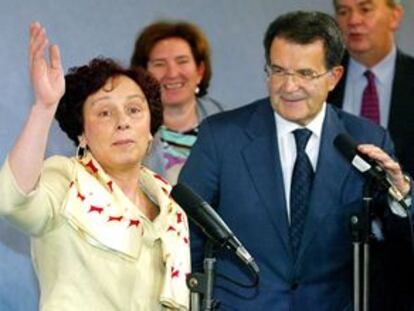 La ministra de Asuntos Exteriores, Ana Palacio, junto al presidente de la Comisión Europea, Romano Prodi, hoy en Bruselas.