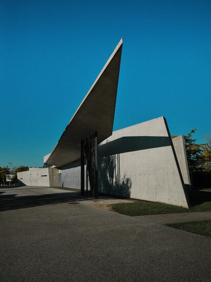 Estación de bomberos (1993) de Zaha Hadid.