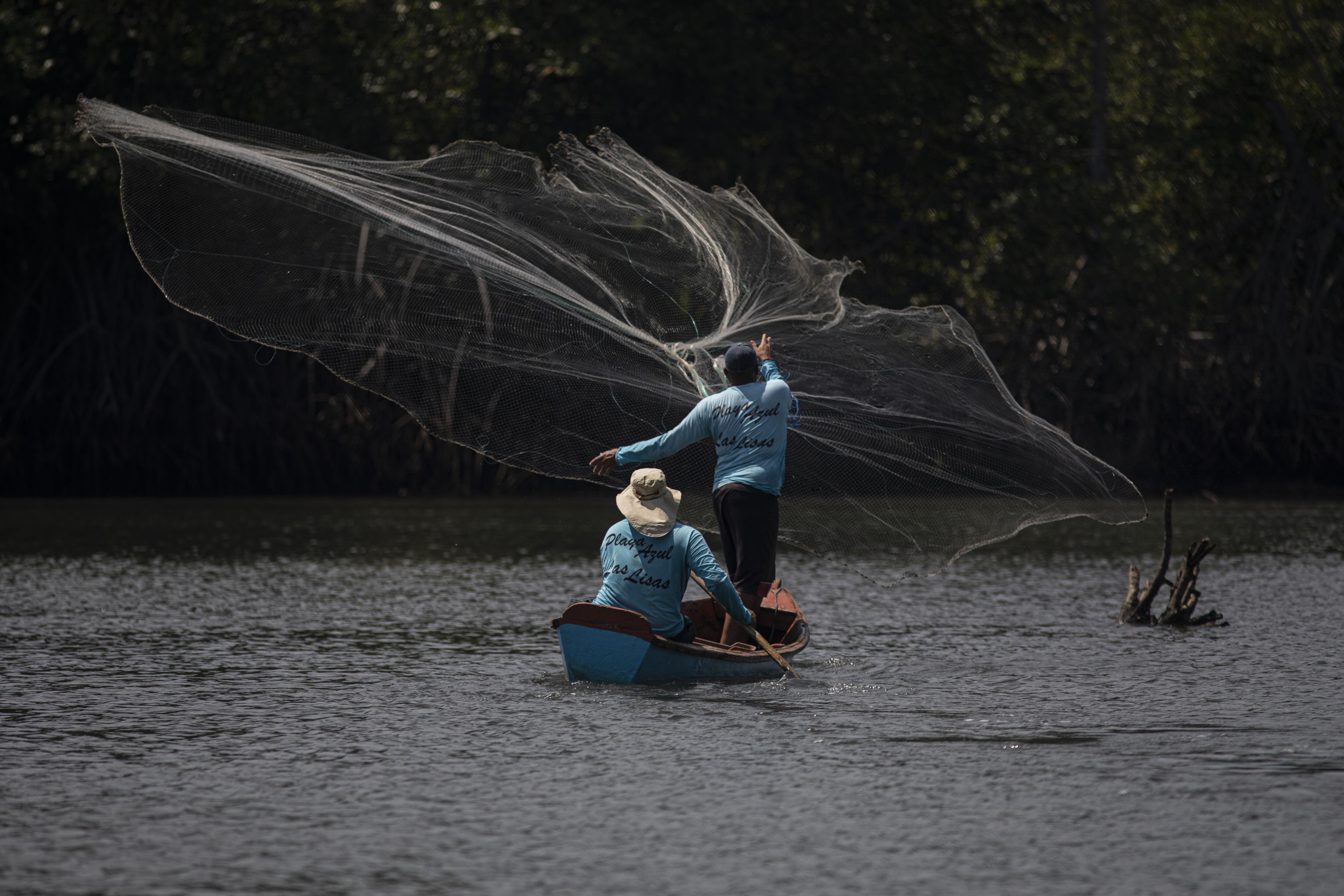 Pescandores de la comunidad de Las Lisas, en Santa Rosa, Guatemala. 