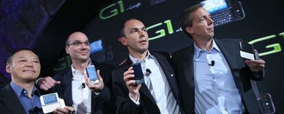 Cuatro directivos de Google esta semana en la presentación del móvil G1.