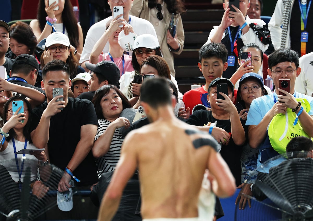 Un desconocido monegasco y el resiliente Djokovic en la sauna de Shanghái