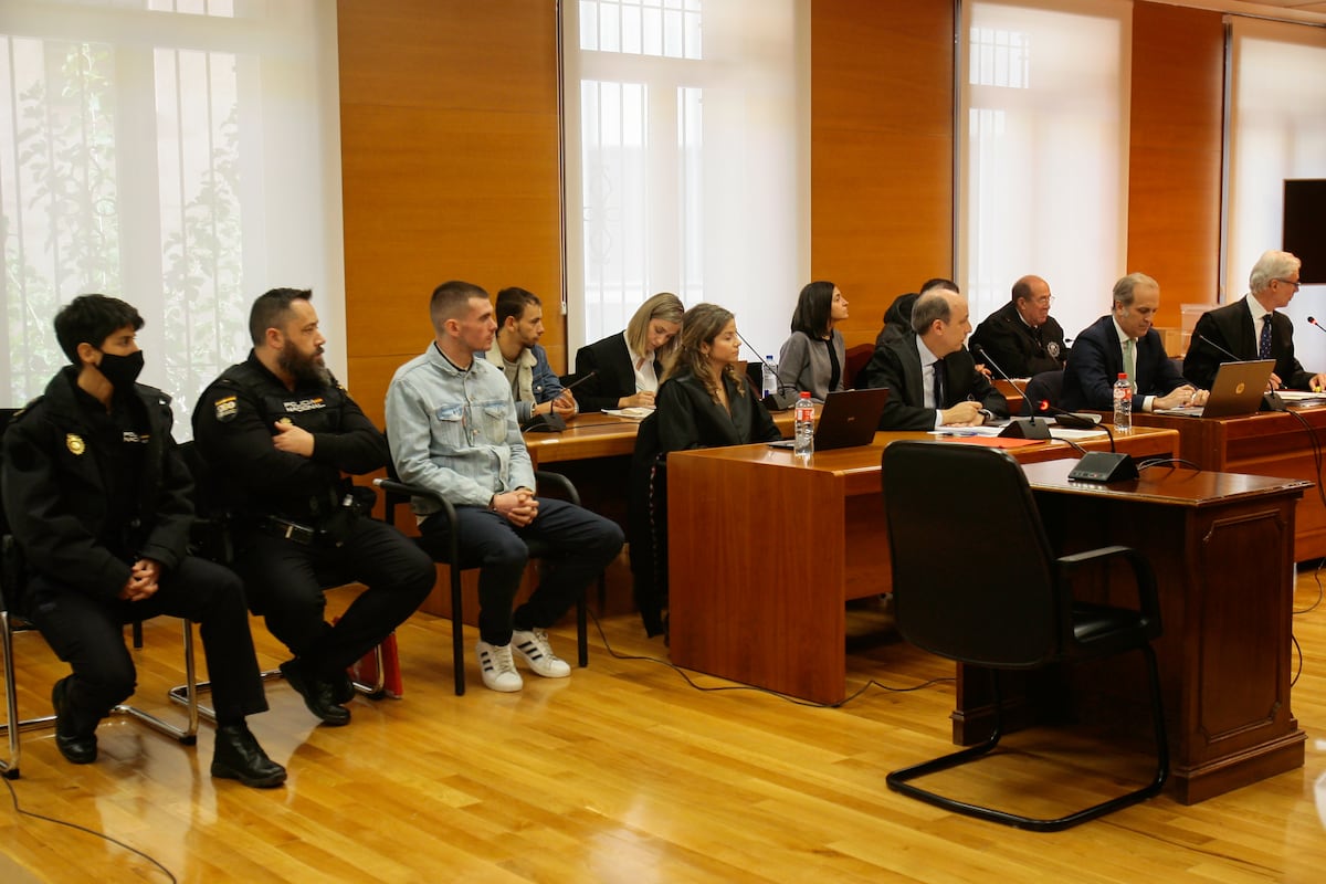 El jurado declara culpables por unanimidad a los tres acusados por el ...