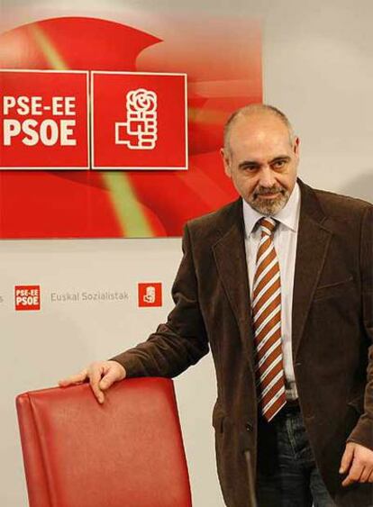 El líder  del PSE vizcaíno, José Antonio Pastor, en su comparecencia de ayer.