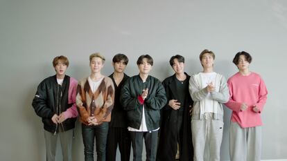 La banda BTS recibe el premio al mejor grupo en la gala MTV EMA 2020.