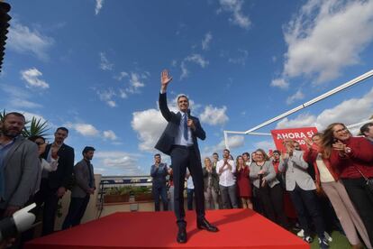 El presidente del Gobierno en funciones, Pedro Sánchez, ha hecho este miércoles un llamamiento a la participación en las elecciones del domingo para romper el bloqueo político y ha pedido que los ciudadanos ejerzan un voto útil y valiente, durante su intervención en un acto electoral en Córdoba de cara a las próximas elecciones generales del 10 de noviembre.