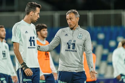 Luis Enrique y Busquets, ayer en el entrenamiento.