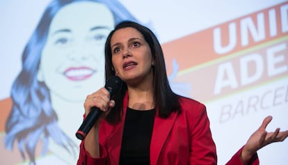 Inés Arrimadas, en un acte divendres a Barcelona presentant la seva candidatura.