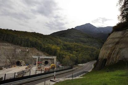 Obras de los t&uacute;neles de Pajares en 2010. 