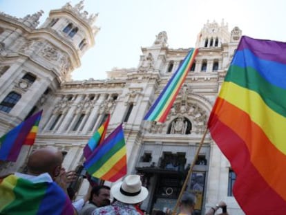 Bandera gay en el Ayuntamiento de Madrid. 