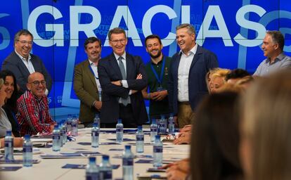 El líder del PP, Alberto Núñez Feijóo, se reunía el miércoles con apoderados e interventores del PP antes del inicio de la campaña electoral.