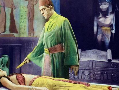 Boris Karloff en un fotograma pintat de colors de 'The mummy'.