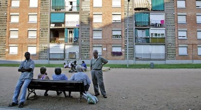 Vecinos en el barrio de Orriols, en Valencia.