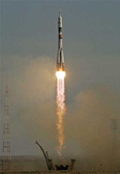 La nave espacial Soyuz despegó desde la estación espacial de Baikonur en Kazajistán.