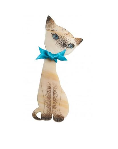 Broche en forma de gato de Tatty Devine. Precio: 63 aprox. (54 libras). 