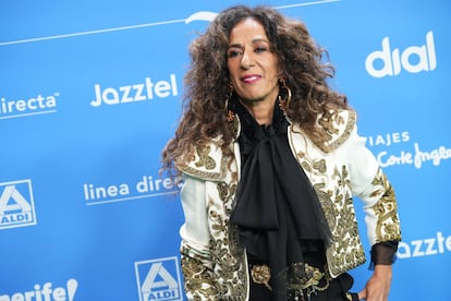 En 2024, Rosario lanzó 'Universo de ley', un disco donde recopiló las canciones más importantes de toda su carrera. Este año recibe un premio de honor por esa trayectoria. “Estoy en un momento de celebración de muchos años en la música”. 33, específicamente. Grammys, Goya, Premios Dial, Rosario lo ha recibido todo, pero, para ella, “el premio más grande es el cariño del público”. Sobre el galardón que recibirá luego: “Estoy agradecida y reconocida”