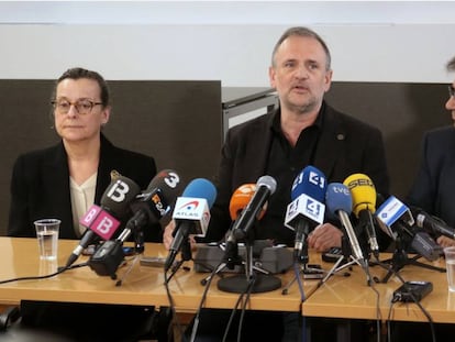 D'esquerra a dreta, la presidenta del Consell Social de la UIB, Francesca Mas, el vice-rector Jaume Carot i el rector Llorenç Huguet.