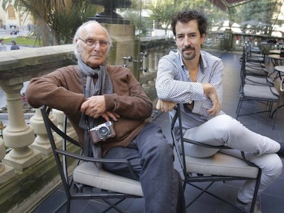 Carlos Saura (izquierda) y F&eacute;lix Viscarret, hoy en Festival de cine de San Sebasti&aacute;n.