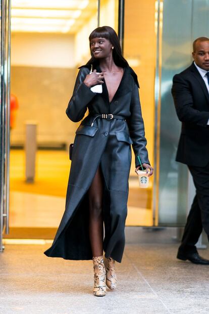 La modelo Duckie Thot pasea por Nueva York el 5 de noviembre tras las pruebas para el desfile de Victoria's Secret.