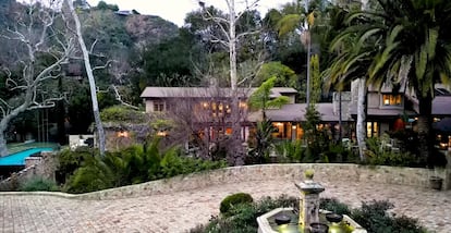 Vista exterior de la casa de Jennifer Lopez en Bel Air.