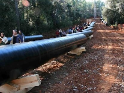 Obras del gasoducto Midcat, a su paso por Torrent dels Colobrers, Cataluña.