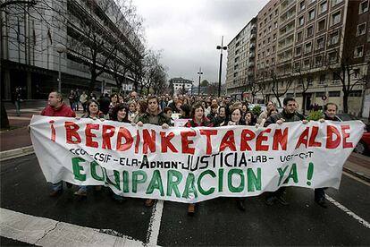 Un momento de la manifestación de ayer de funcionarios de Justicia en Vitoria.