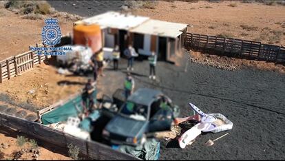 Imagen facilitada por la Policía Nacional de uno de los registros realizados en Lanzarote en la Operación Hydra.