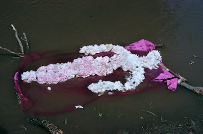 'Persona flor. Cuerpo persona' (1975). Ana Mendieta.