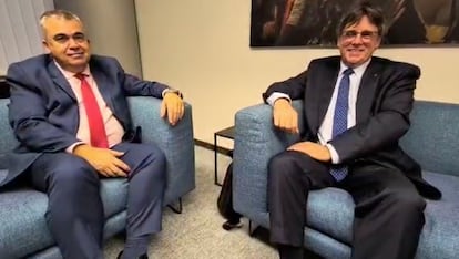 Captura de vídeo de la reunión entre Santos Cerdán, secretario Organización del PSOE, y Carles Puigdemont en Bruselas.