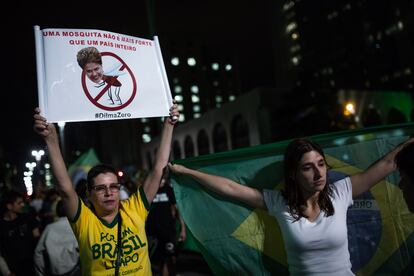 Manifestantes protestan por la destitución de la presidenta Dilma Rousseff en Sao Paulo (Brasil), en marzo de 2016.